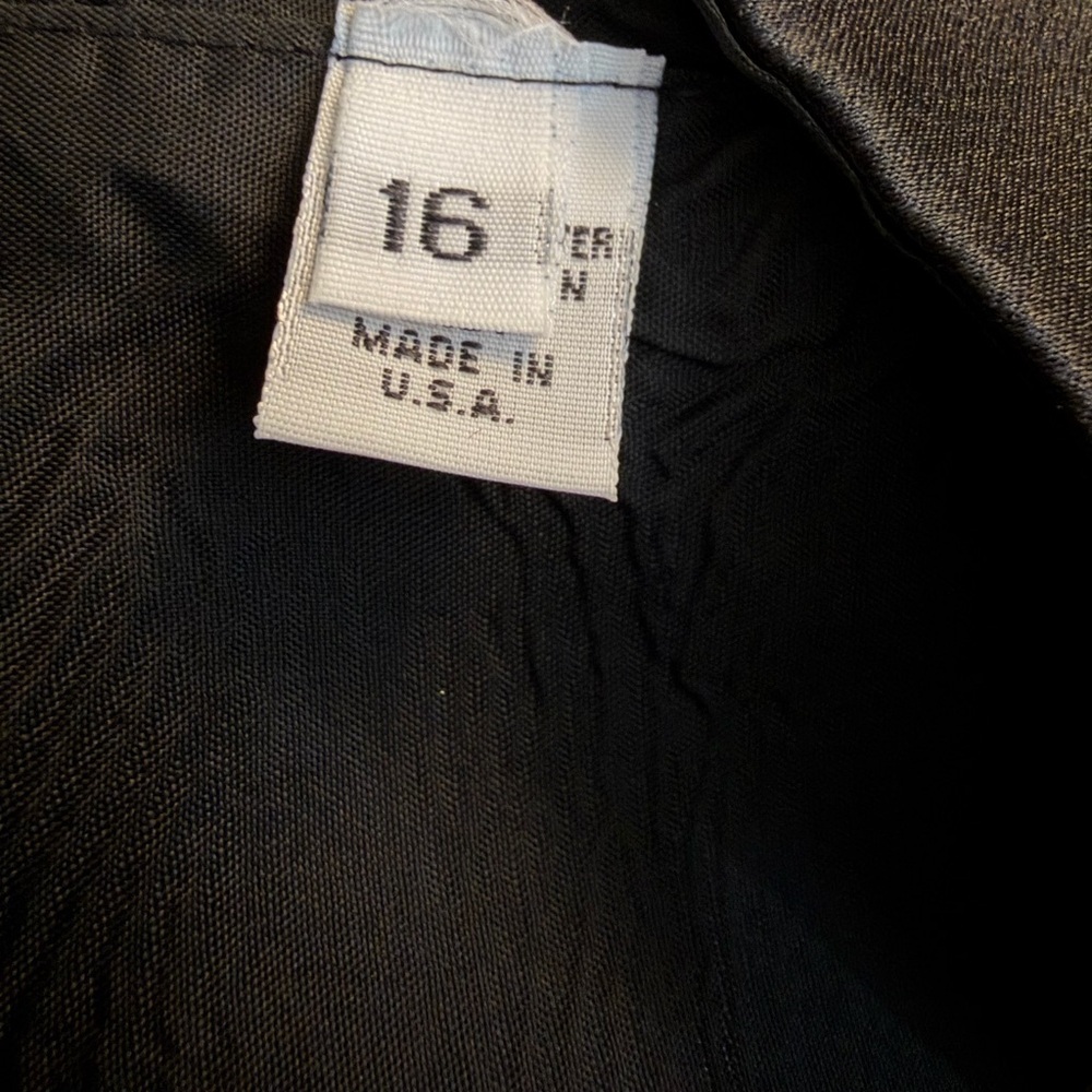 Woman’s Tank/cami Size 16 Black With Rhinestones Around Neckline - Picture 5 of 6